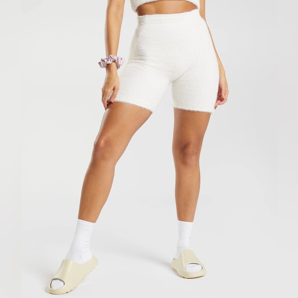 DNU Whitney Oversize Eyelash Knit Shorts